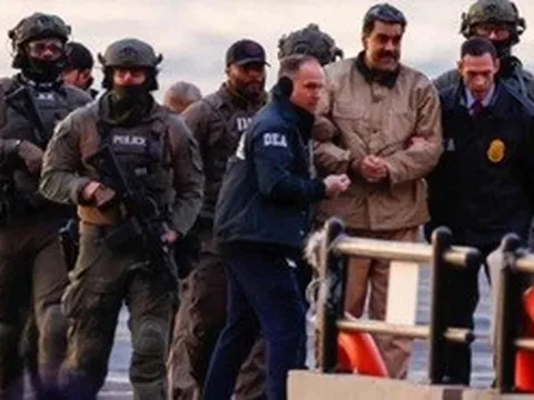 Ông Maduro lần đầu xuất hiện khi được đưa tới tòa án tại New York