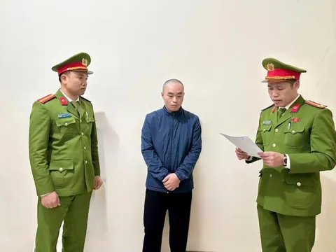 Ra lệnh bắt tạm giam Hứa Văn Quang và em ruột