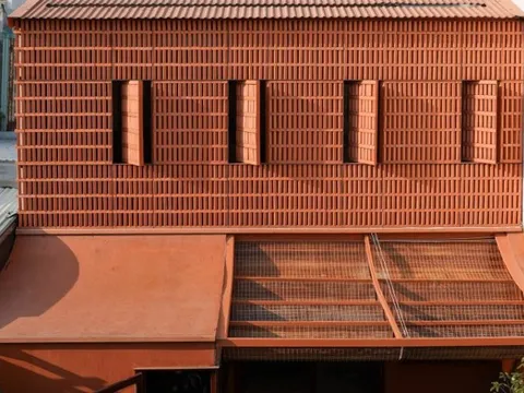 Ngôi nhà đa thế hệ ở Việt Nam vào top 5 nhà đẹp nhất tháng 12-2025 của tạp chí kiến trúc Anh