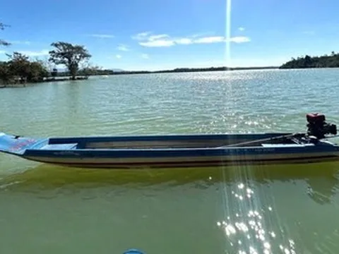 Cứu 2 thiếu niên trôi dạt hơn 40km trên lòng hồ Thủy điện Sê San