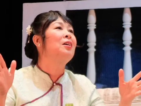 Nghệ sĩ Hồng Vân hóa cô đào cải lương trong vở kịch Tết