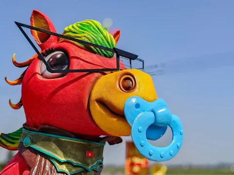 Đúc ngựa khổng lồ đón Tết, 9X Bắc Ninh mong đấu giá linh vật để sẻ chia mùa xuân