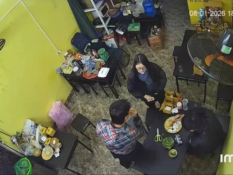 Khách tố thịt ôi, chủ quán bún đậu ở Hà Nội ăn ngay trước mặt để chứng minh