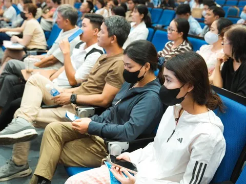 Bị kênh online bủa vây, tiểu thương chợ truyền thống hợp sức để tồn tại và phát triển