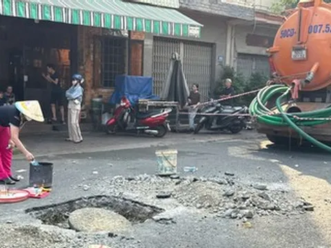 Hai công nhân tử vong dưới hố ga ở TPHCM