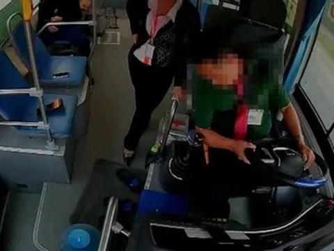 Tài xế xe buýt đột quỵ lúc chở hàng chục hành khách