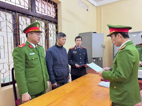 Khởi tố nguyên chủ tịch xã và và kế toán Nguyễn Thị Nụ