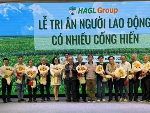 Bầu Đức tặng 339 nhân viên mỗi người 10.000 cổ phiếu: Tôi cảm thấy rất sướng