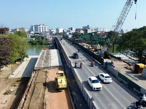 Một nhà thầu bị phạt 1,5 tỉ đồng khi thi công cầu ở Huế