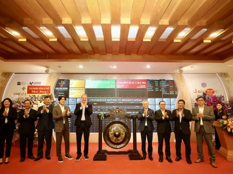 Vừa chào sàn phiên đầu tiên, cổ phiếu 'cá mập' Dragon Capital Việt Nam tăng kịch trần 40%