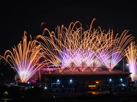 Gần 200 quả pháo hoa hỏa thuật được bắn diễn tập tại sân vận động Mỹ Đình