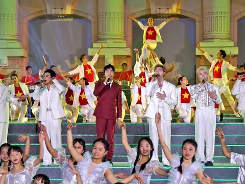 Yêu cầu thẩm định chặt chẽ các chương trình nghệ thuật có người nổi tiếng trên mạng xã hội