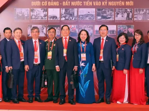 Hình ảnh Đoàn đại biểu TP.HCM dự khai mạc Đại hội Đảng XIV