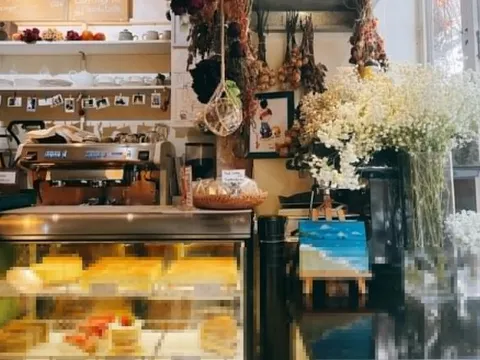 Quán cà phê ở TP.HCM cấm khách ngồi quá 1,5 tiếng, gọi điện trong WC