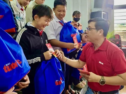'Tết sẻ chia 2026' của báo Tuổi Trẻ: Mang hương xuân làm ấm áp vùng bị lũ dữ