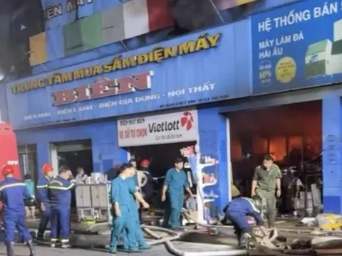 Hiện trường cháy cửa hàng điện máy khiến người mẹ trẻ và con nhỏ tử vong thương tâm