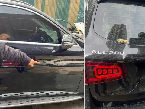 Điều tra vụ ô tô Mercedes bị cào xước, đập kính lái khi đỗ trên vỉa hè Hà Nội