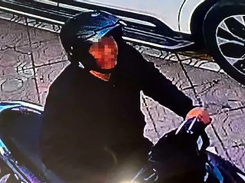 Cụ bà ở Hà Nội bị kẻ lừa đảo hack điện thoại, đến tận nhà lấy tiền mặt