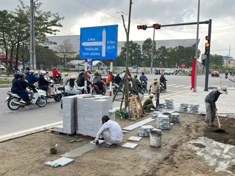 Sau một ngày bị lãnh đạo TP Huế phê bình, công trường đường Phạm Văn Đồng có gì khác?