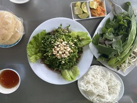 Món lạ trong mâm cơm đãi khách ở Vĩnh Long, cô gái Hà Nội ăn liền 2 bát vì ngon