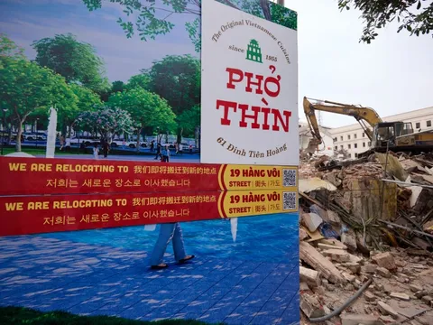 Phá dỡ quán phở Thìn