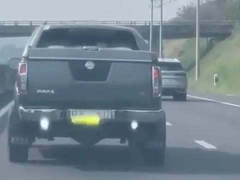 Xử phạt tài xế tự ý thêm đèn phía sau ô tô chạy trên cao tốc