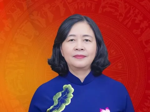 Bà Bùi Thị Minh Hoài và sáu lãnh đạo Đảng ủy MTTQ, các đoàn thể Trung ương đắc cử Ban Chấp hành Trung ương khoá XIV