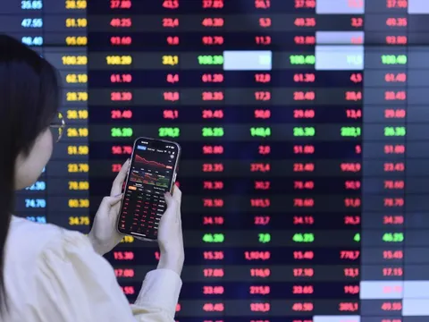 Vì đâu áp lực chốt lời xuất hiện mạnh ở vùng 1.900 điểm?