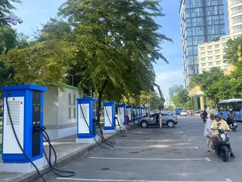 TPHCM lắp đặt tủ đổi pin trên vỉa hè