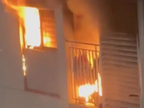 TPHCM: Cháy căn hộ chung cư, 3 mẹ con nguy kịch