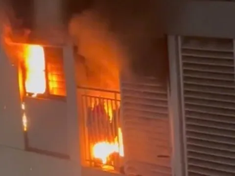 Cháy căn hộ chung cư ở TPHCM, 3 mẹ con nguy kịch