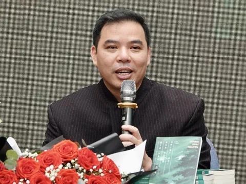 Dương Bình Nguyên trở lại văn đàn với Gió vẫn thổi qua rừng nhiệt đới