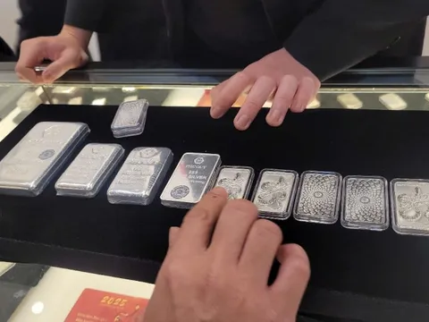 Tỉnh táo khi lao vào "cơn sốt bạc"