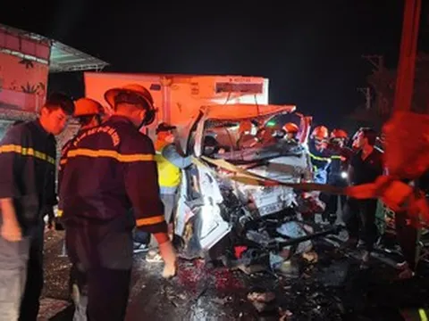 Hai xe tải tông trực diện trên quốc lộ lên Đà Lạt, hai người tử vong