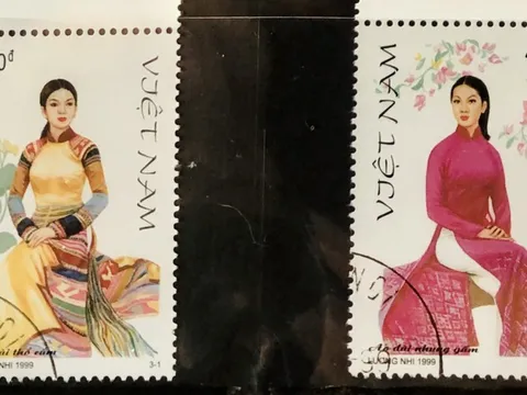 Bảo tàng Áo dài tiếp nhận bộ tem và tư liệu quý