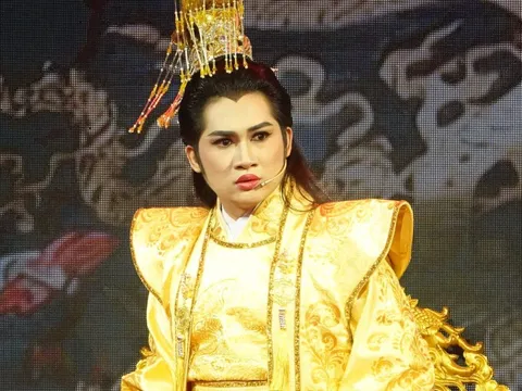 Ngọc Cương, con trai Chinh Nhân, có vai diễn đầu tiên trên sân khấu cải lương