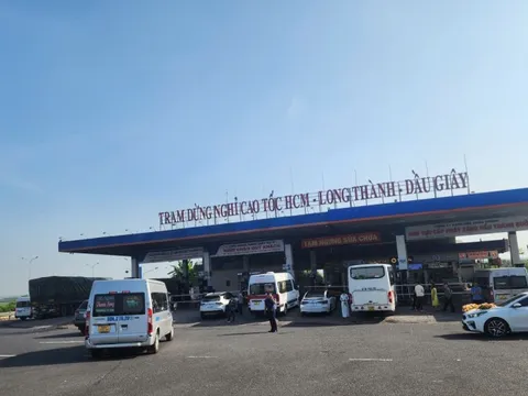 Đứt gãy chuỗi cung ứng xăng dầu trên cao tốc khi Châu Thành ngưng bán: Tài xế phải đổ ở đâu?