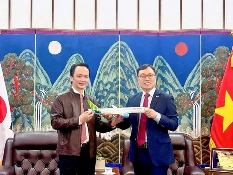 Ông Trịnh Văn Quyết chính thức tái xuất thương trường, gặp Đại sứ Hàn Quốc