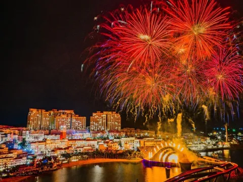 Hơn 2 năm bền bỉ thắp sáng bầu trời Phú Quốc với “thiên hà pháo hoa”