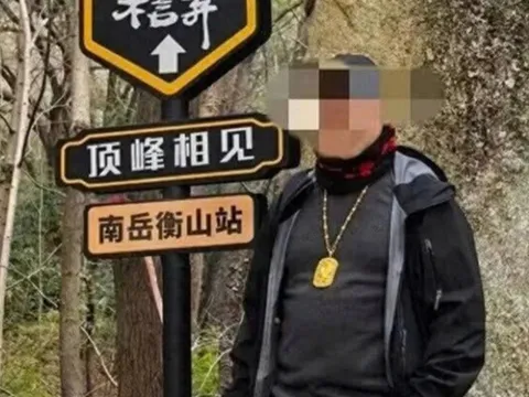 Khách Trung Quốc đi bộ 28km tìm dây chuyền vàng gần 400 triệu đồng bị rơi