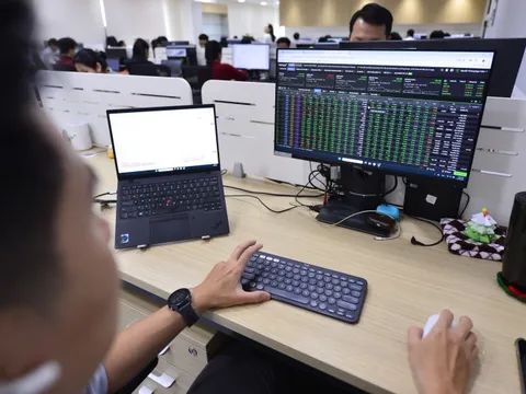 Cắt mạch giảm 7 phiên, VN-Index lấy lại sắc xanh trên diện rộng