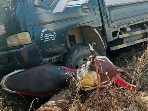 Xe tải tự trôi, cán cháu nhỏ tử vong thương tâm