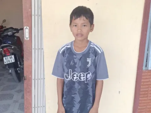 Bé trai ở Cà Mau đi lạc đến Cần Thơ, công an kêu gọi tìm người thân