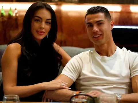 Vợ sắp cưới Ronaldo chuộng phong cách thời trang quyến rũ