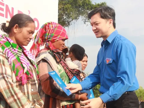 Lan tỏa tinh thần trách nhiệm của tuổi trẻ từ chương trình “Xuân Biên giới - Tết biển đảo”