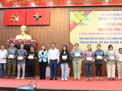 Chủ tịch UBND TPHCM tặng quà tết cho người dân 4 xã Hóc Môn, Bà Điểm, Đông Thạnh, Xuân Thới Sơn