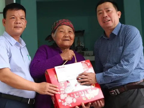 "Trái tim miền Trung" tiếp thêm hơi ấm cho người dân vùng lũ Hà Nha những ngày giáp Tết