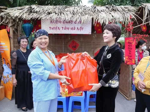 Đưa Tết ấm đến người bệnh