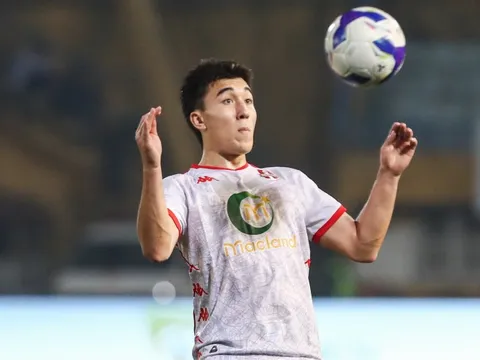 Cầu thủ Việt kiều Canada chào sân V-League