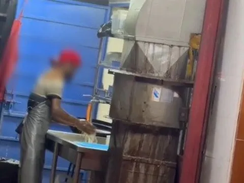 Video rửa thức ăn thừa để nấu lại gây phẫn nộ ở Malaysia